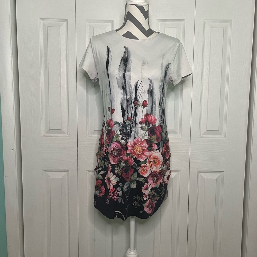 ❗️Closet Clear Out❗️Dice Floral Tunic Shirt